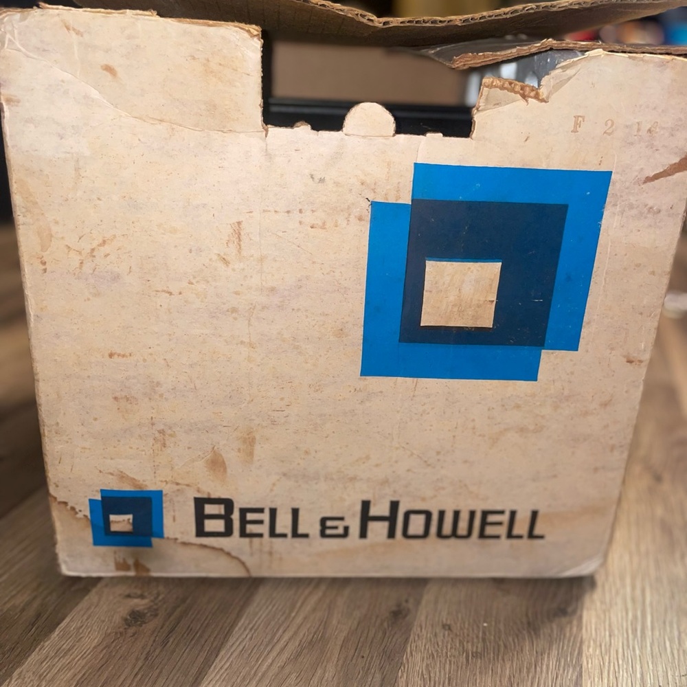 Bell & Howell Autoload Projector - Picture 4 of 4